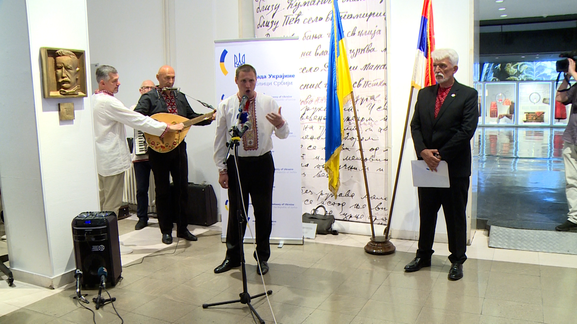 Beograd, Ambasada Ukrajine u Republici Srbiji organizovala je otvaranje izlozbe Ukrajinska narodna nosnja, ,,Sacuvajmo slovenske tradicije'', pokrivanje